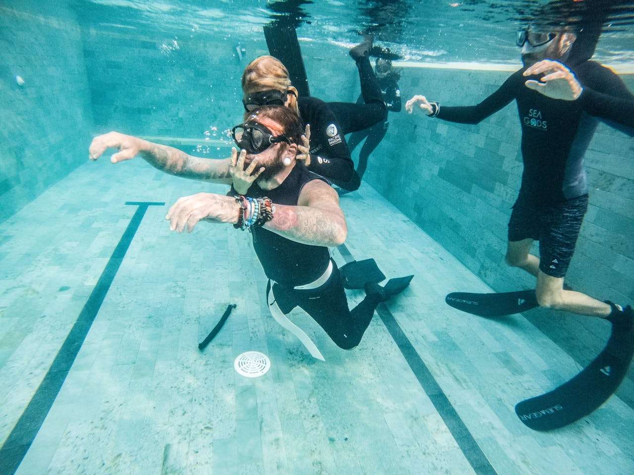 Deepen Your Knowledge - Freediving Safety & Brainspotting Workshop 8 Freediving pool rescue
